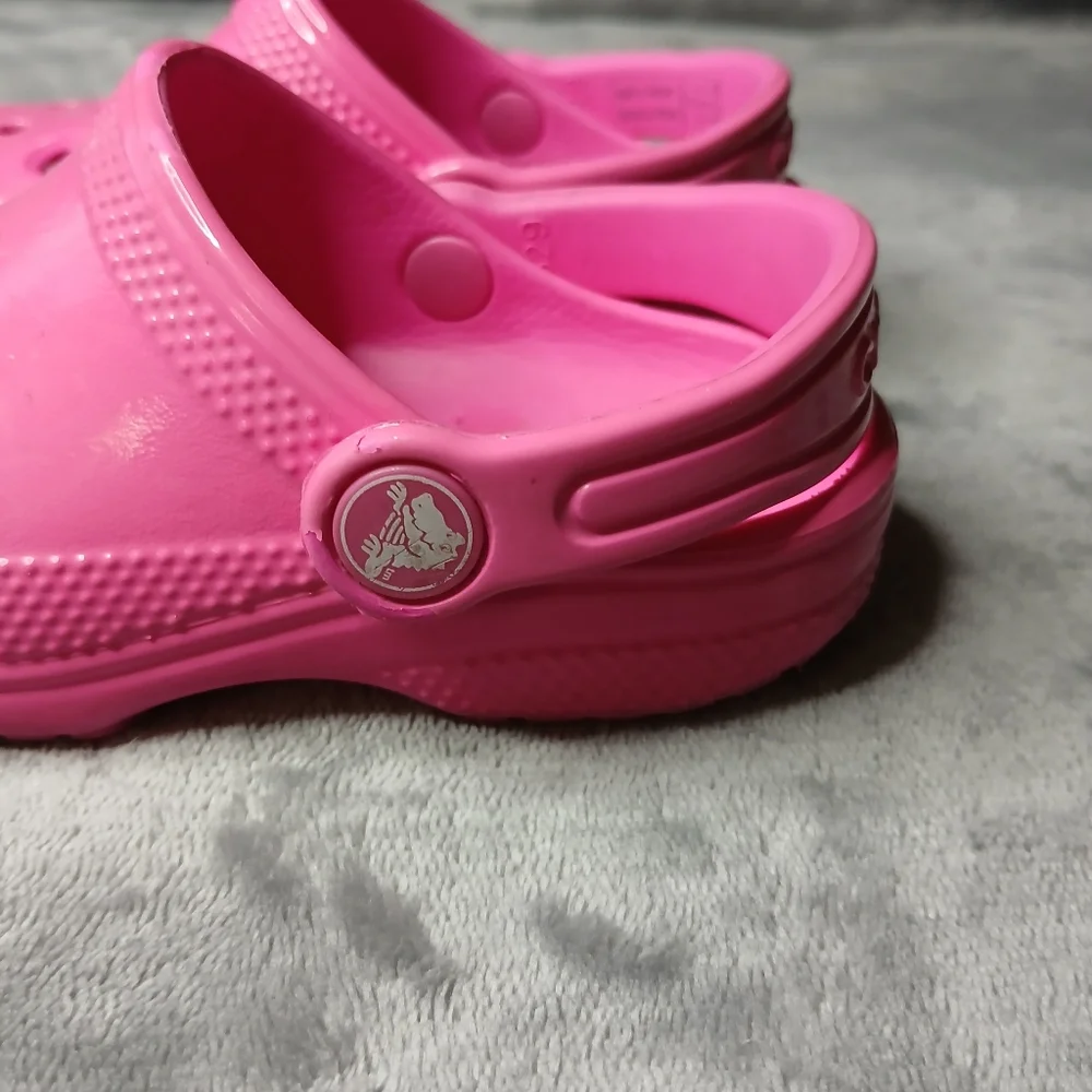 CROCS vibrant pink